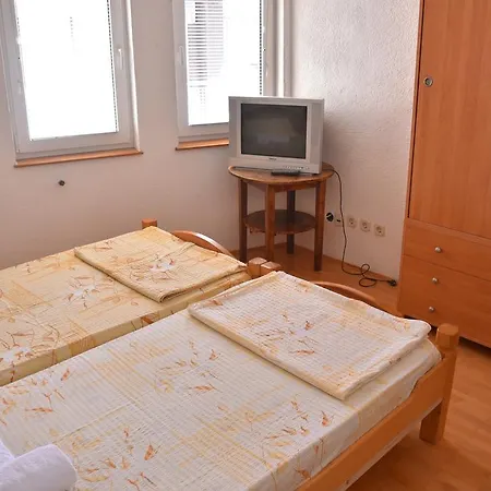 Apartman And Damjan *